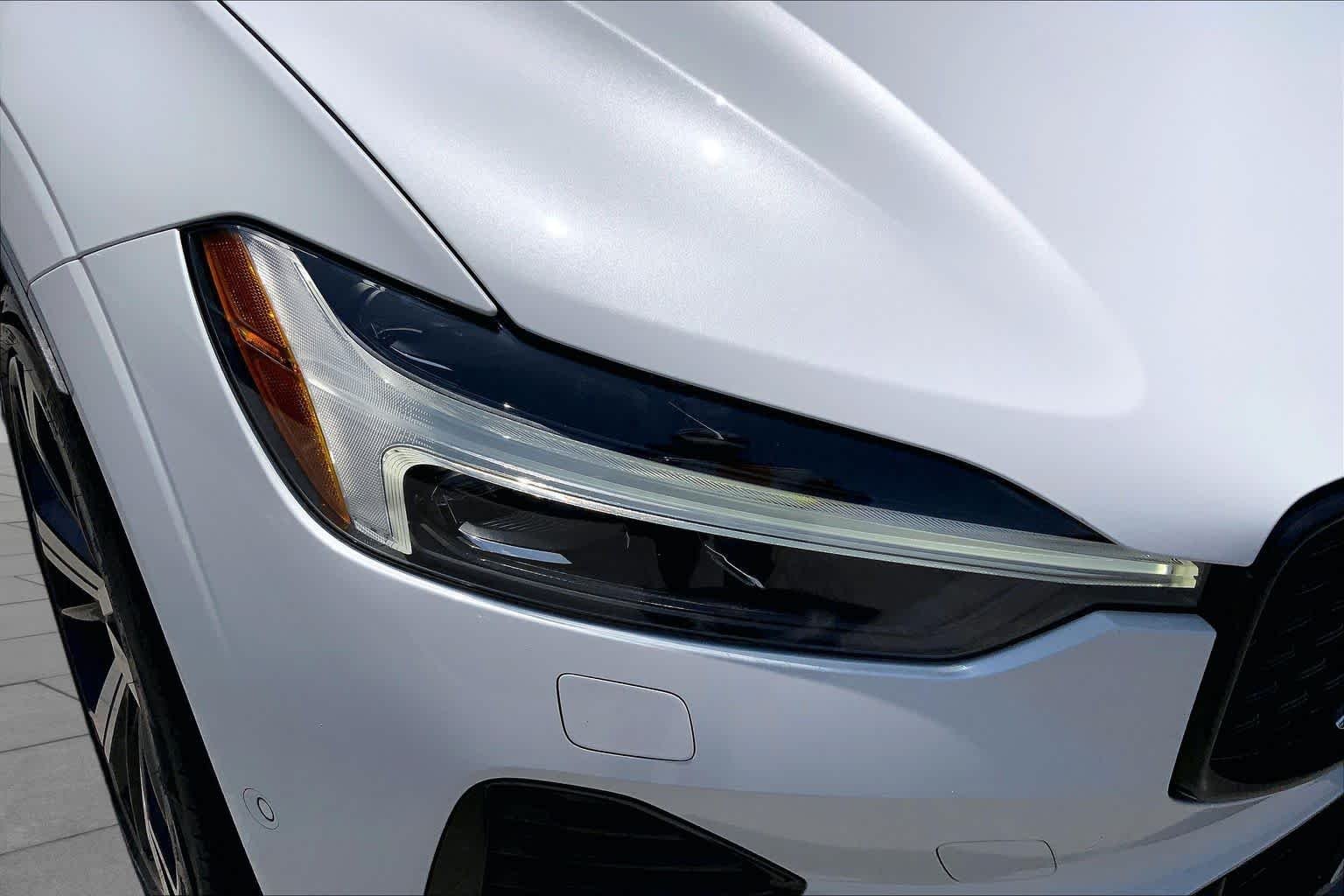 Used 2023 Crystal White Metallic Volvo Ultimate Dark Theme image 28