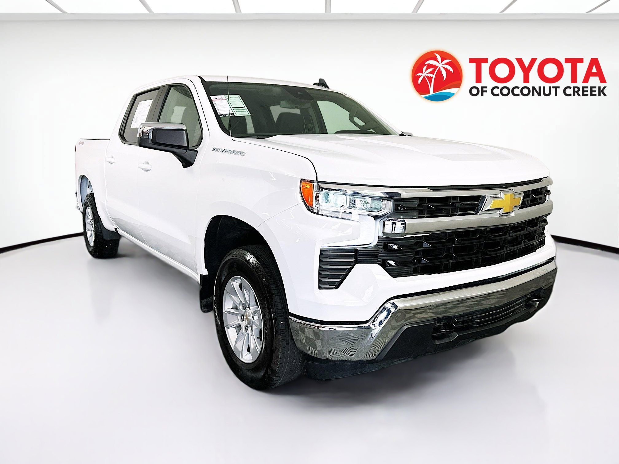 2025 Chevrolet Silverado thumbnail 3