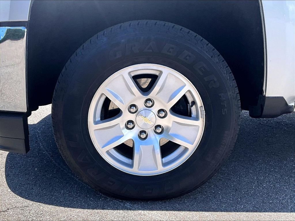 Used 2018 Silver Chevrolet LT image 7