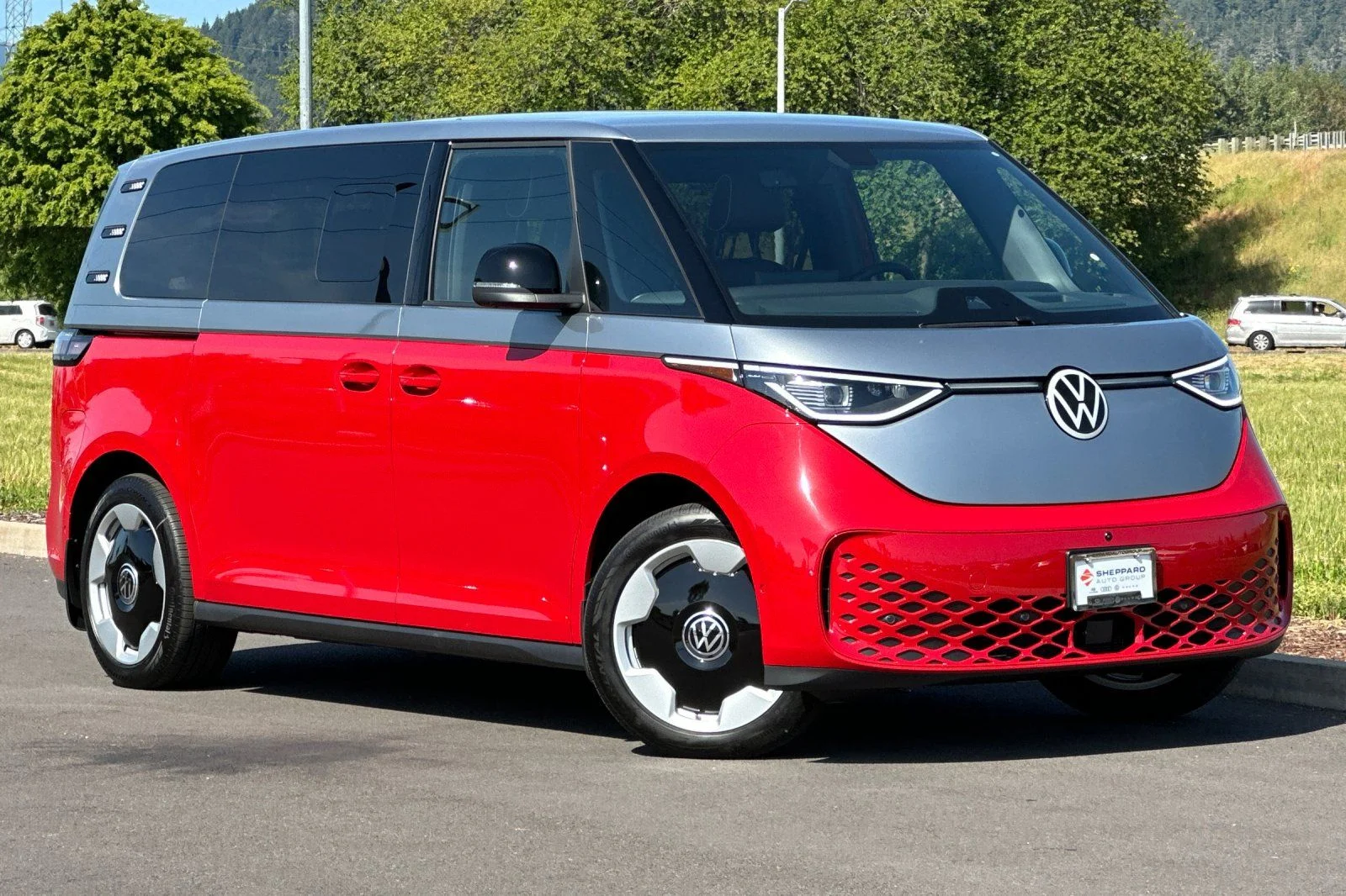 2025 Volkswagen ID. Buzz Pro S Plus Two-Tone's photo