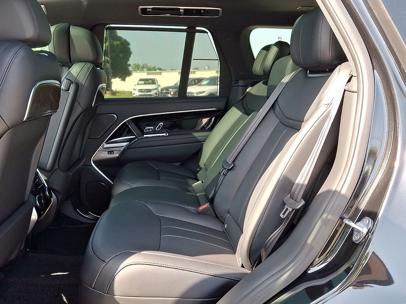 New 2026 Santorini Black LAND ROVER Autobiography image 19