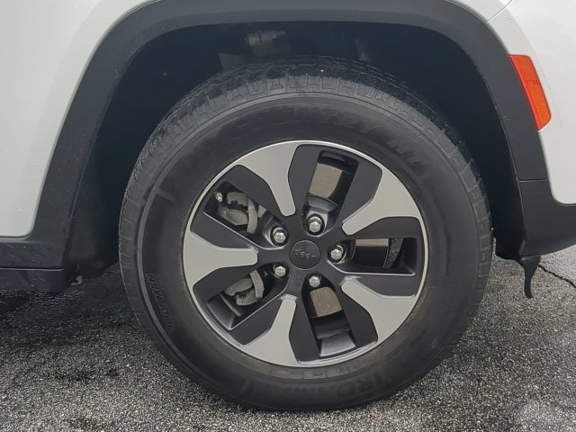 Used 2024 White Jeep 4xe image 11
