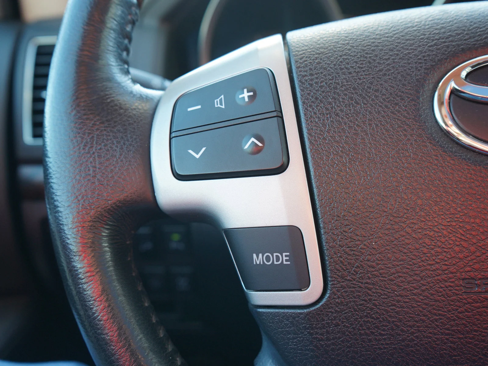 Used 2015 Classic Silver Metallic Toyota Base image 26