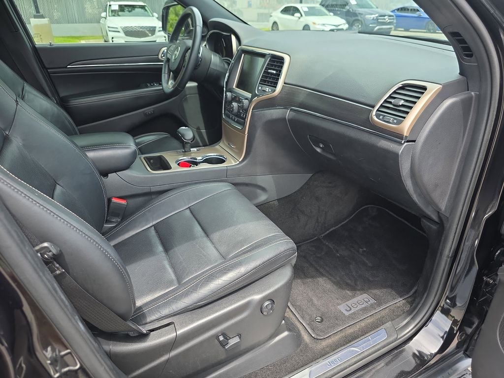 Used 2015 Black Jeep Limited image 32