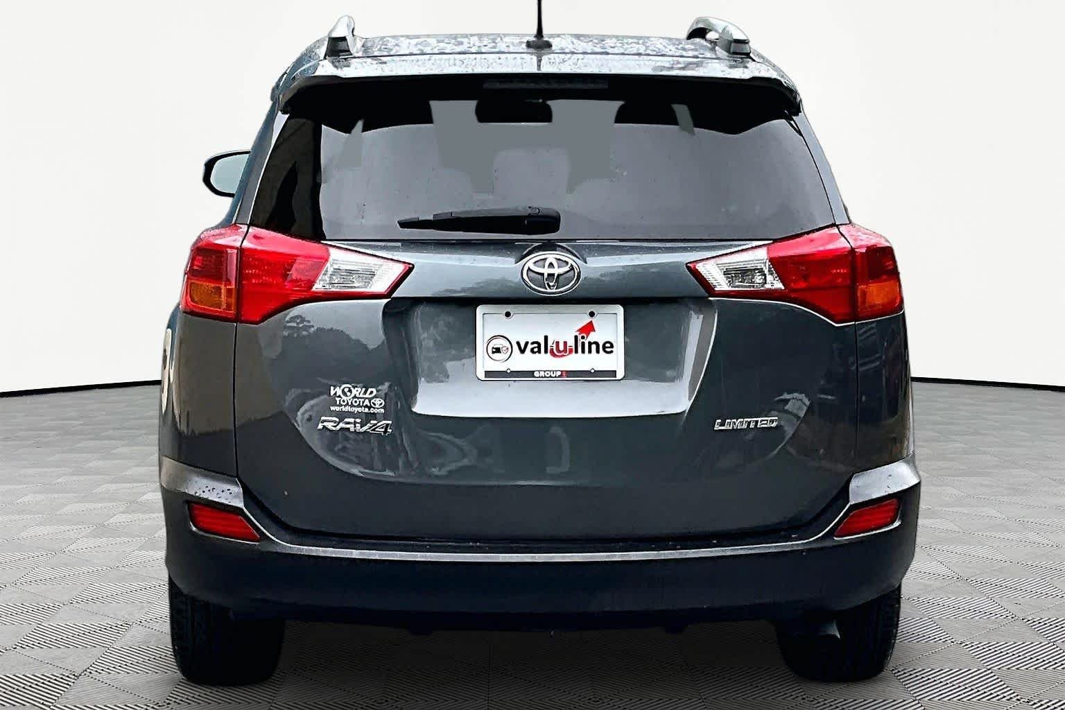 Used 2015 Magnetic Gray Metallic Toyota Limited image 5