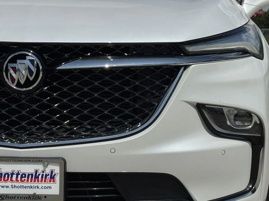 Used 2023 White Buick Avenir image 8