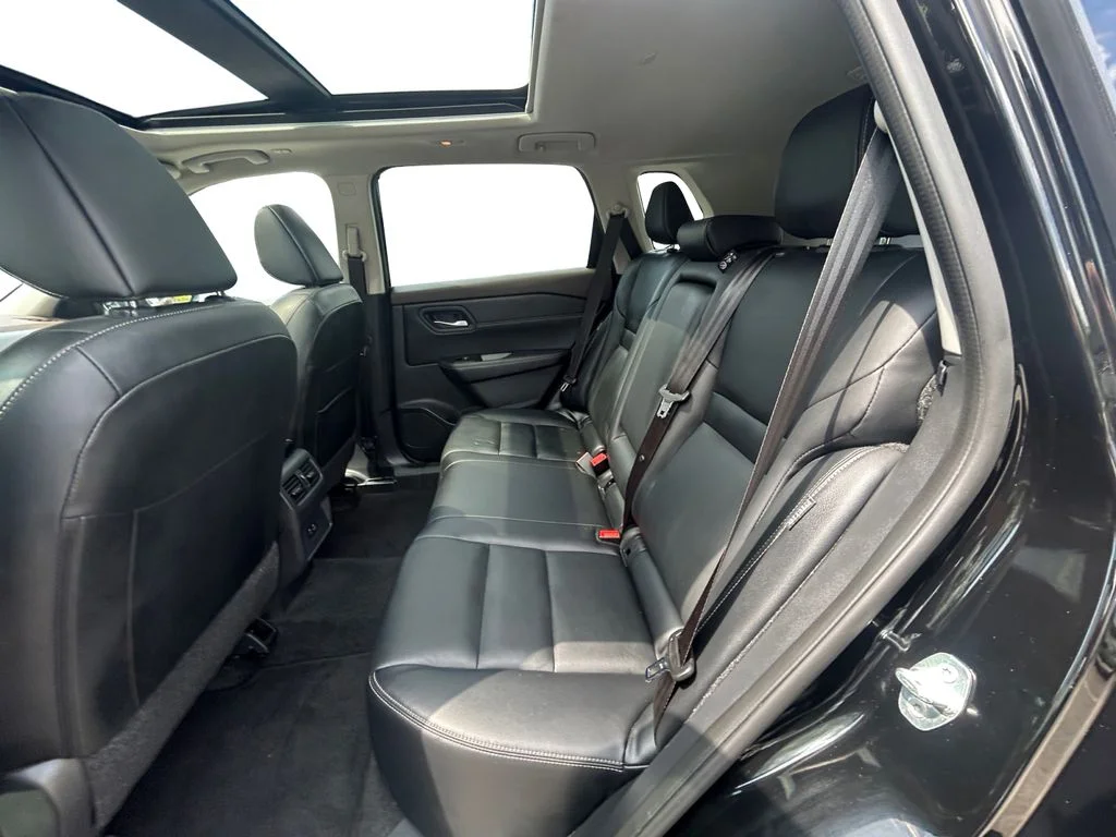 Used 2023 Super Black Nissan SL image 14