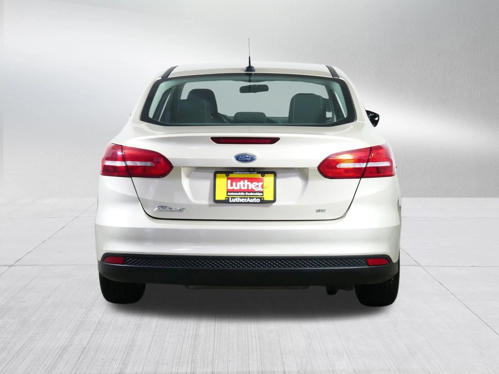 Used 2017 White Gold Metallic Ford SE image 6