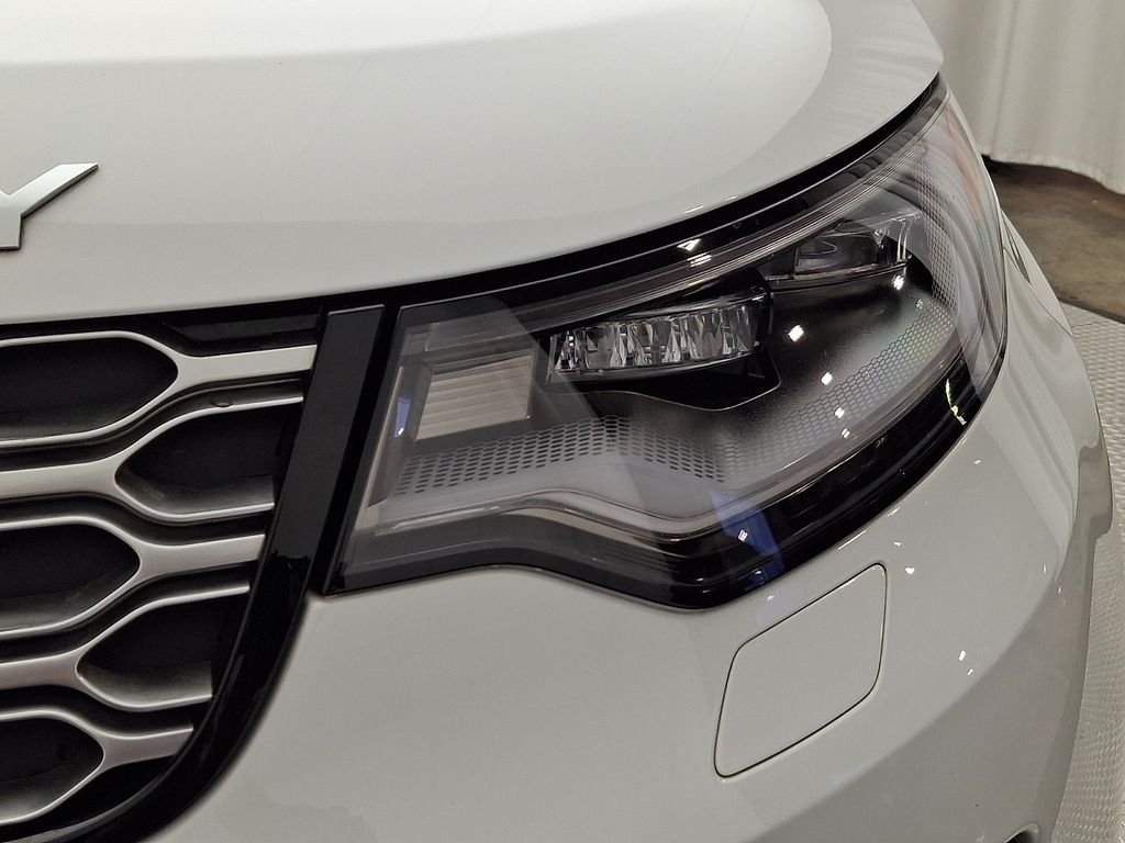 Certified Used 2025 Fuji White Land Rover S image 9