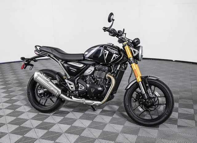 New 2025 Triumph Speed 400 Phantom Black / Storm Grey in Fletcher