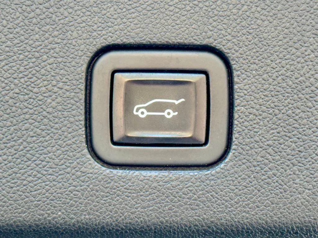 Used 2021 Red Cadillac Sport image 40