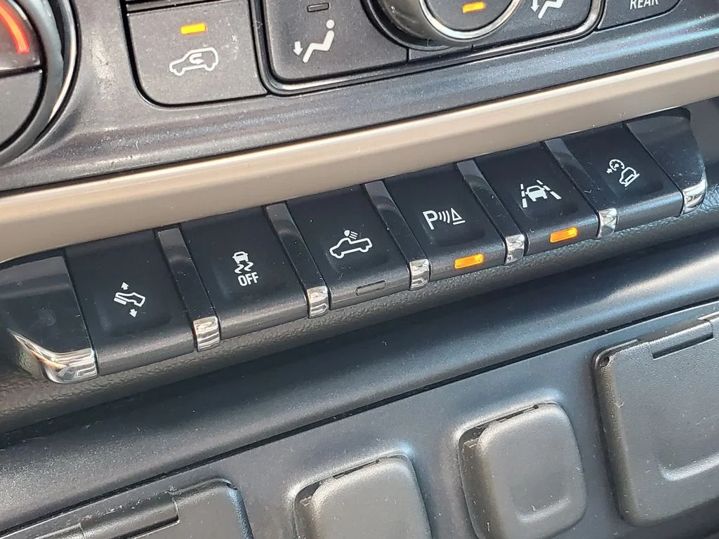 Used 2018 Black GMC Denali image 28