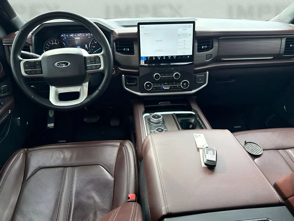 Used 2022  Ford Limited image 10