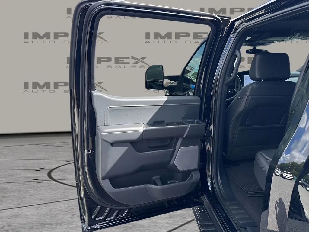Used 2025 Black Ford Lariat image 27