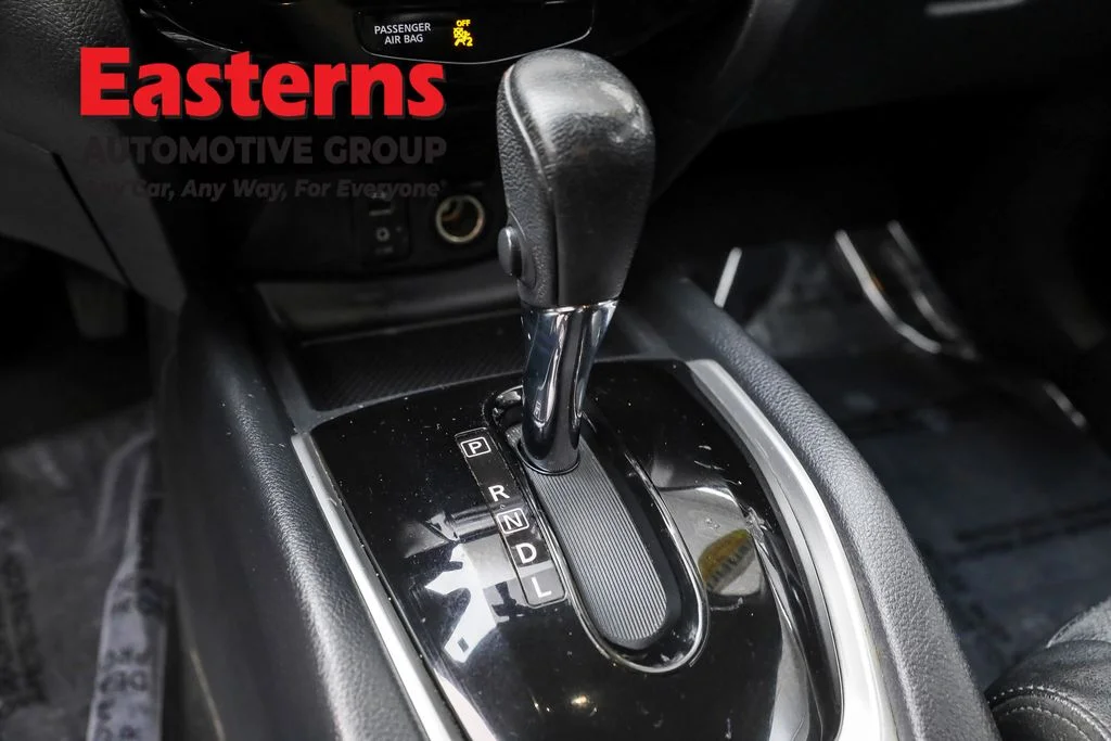 Used 2016 Gray Nissan SL image 13