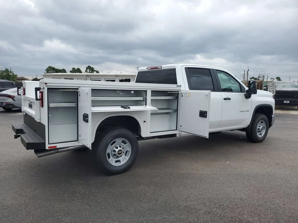 New 2026 Summit White Chevrolet WT image 21