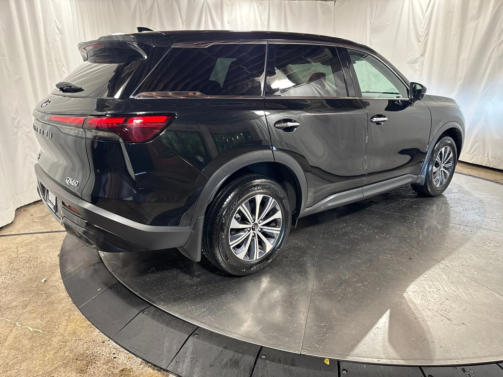 Used 2025 Black INFINITI PURE image 8