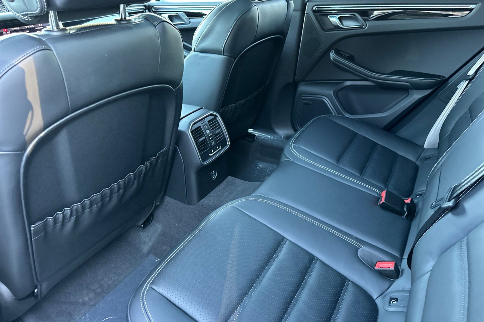2026 Porsche Macan S - Photo 13