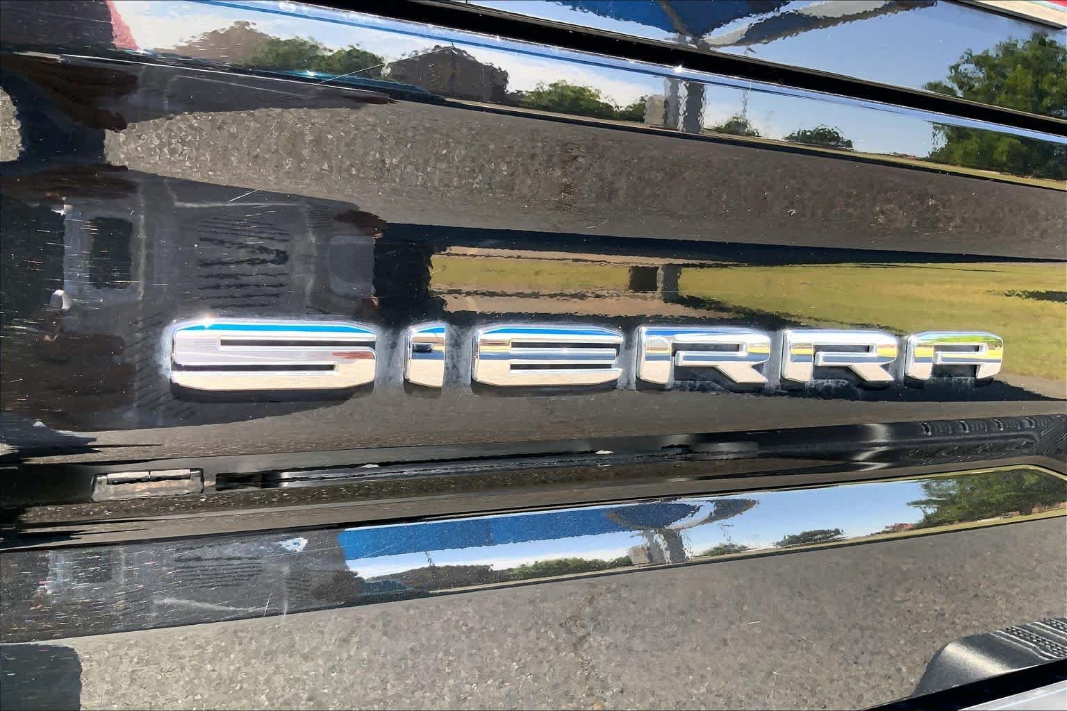 Used 2023 Onyx Black GMC AT4 image 30