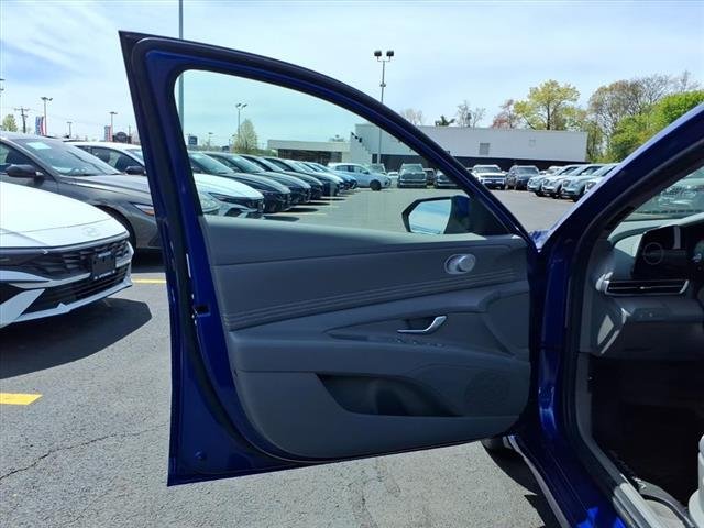 2024 Hyundai Elantra SEL - Photo 17