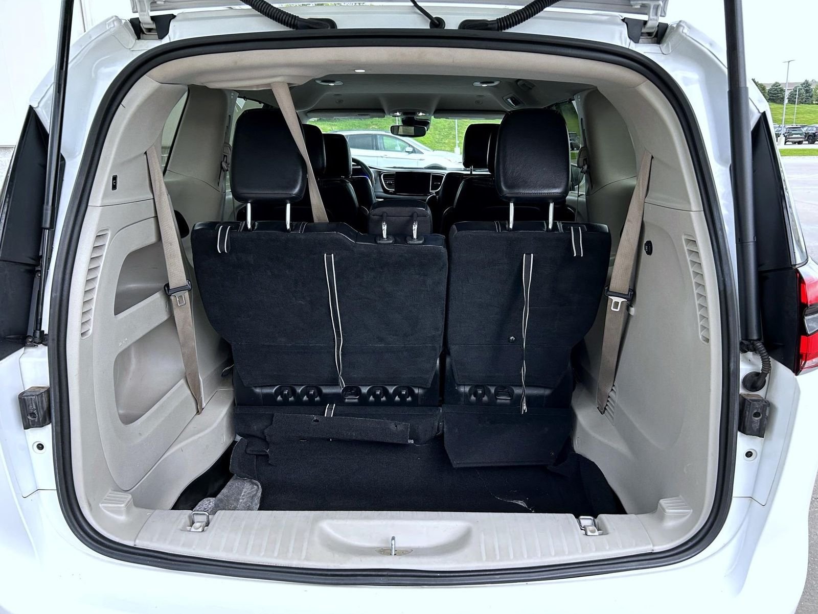 Used 2022 White Chrysler Touring L image 21