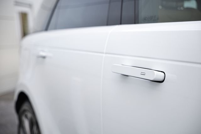 New 2026 Fuji White Land Rover Dynamic SE image 15