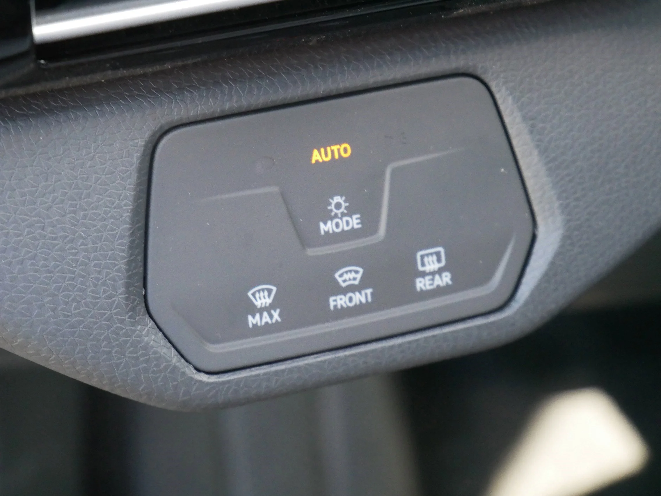 New 2025 Opal White Pearl Volkswagen Pro image 8