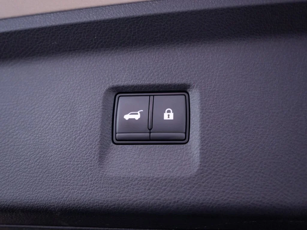 Used 2023 Silver INFINITI Sensory image 34