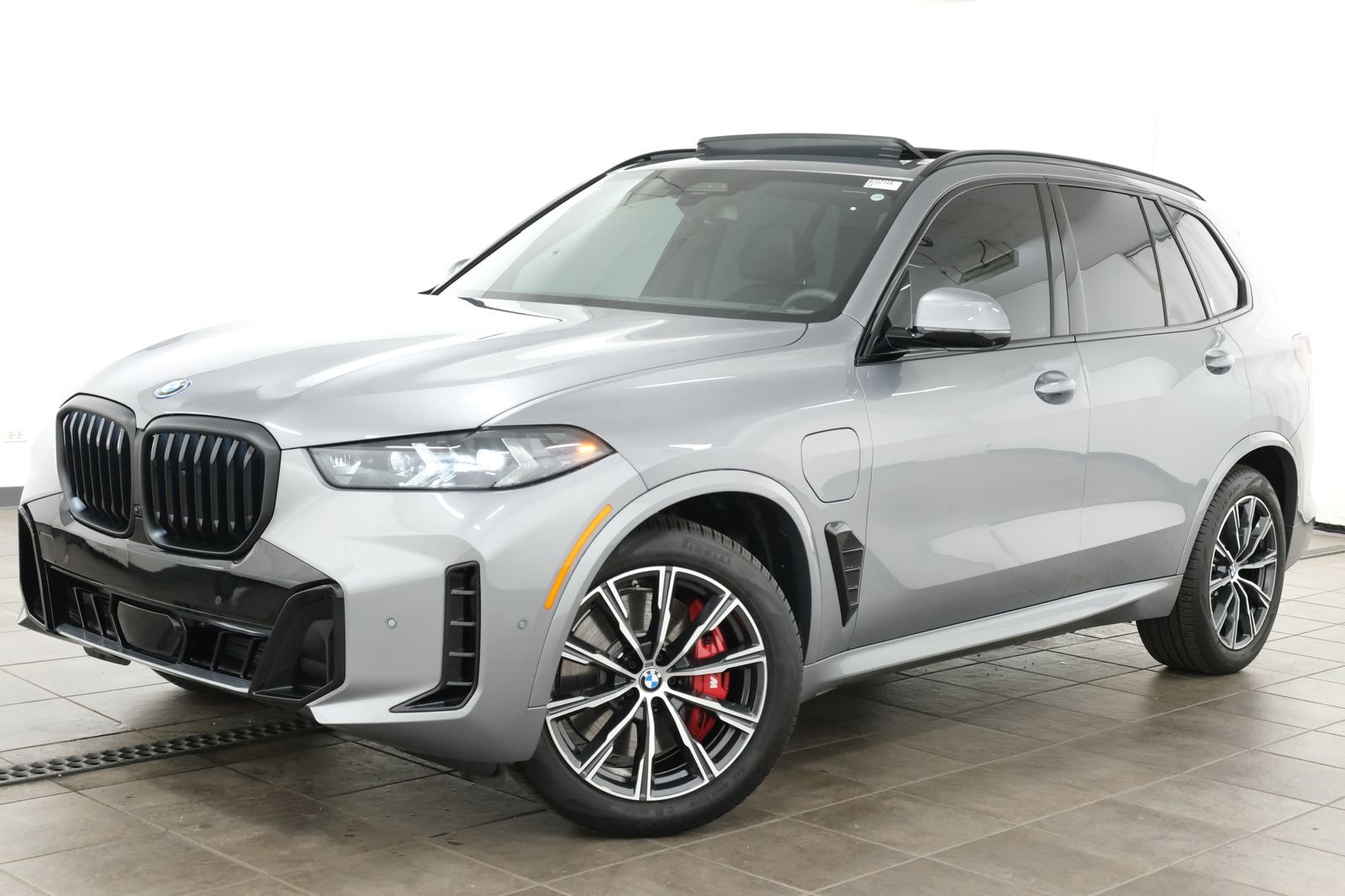 2026 BMW X5 xDrive50e's photo