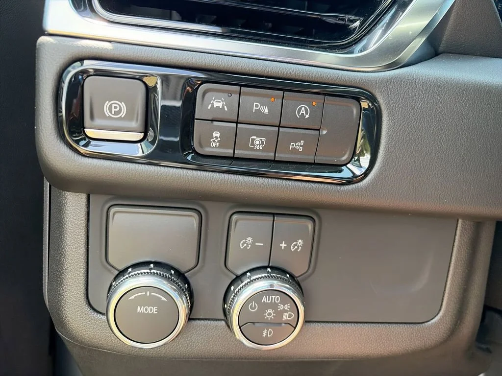 New 2026 Sterling Metallic GMC Elevation image 24