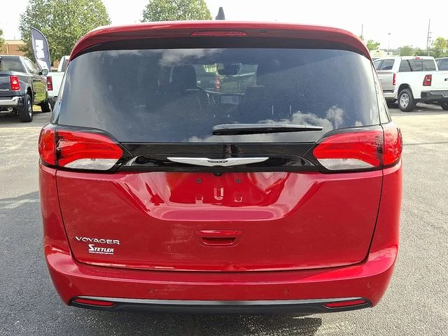 2026 Chrysler Voyager LX - Photo 6