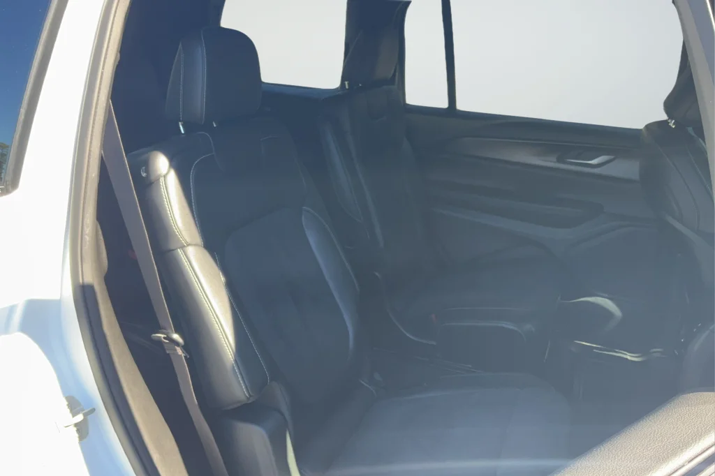 Used 2023 White Jeep Altitude image 20
