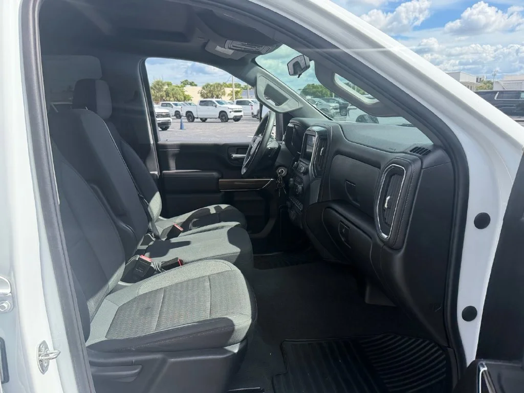 Used 2022 White Chevrolet LT image 16