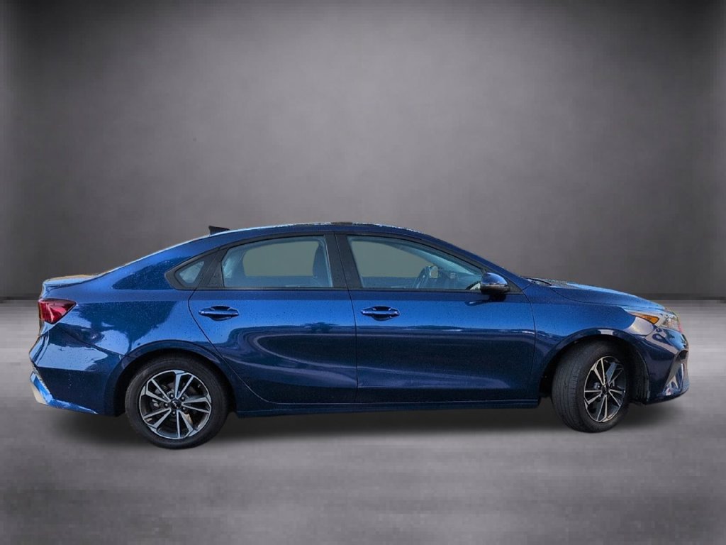 Used 2023 Blue Kia LXS image 9