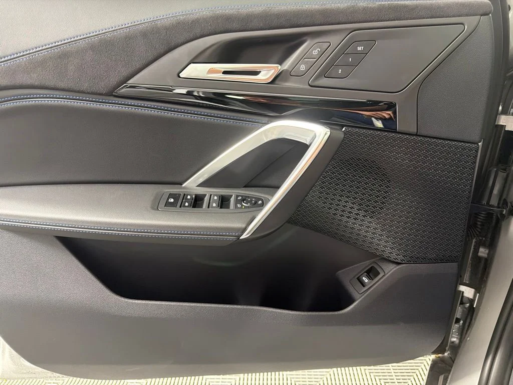 New 2026 Space Silver Metallic BMW xDrive28i image 22
