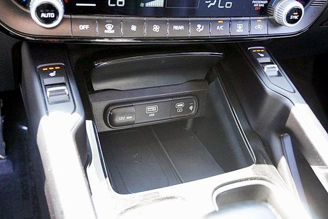 Used 2024 Silver Kia S image 39