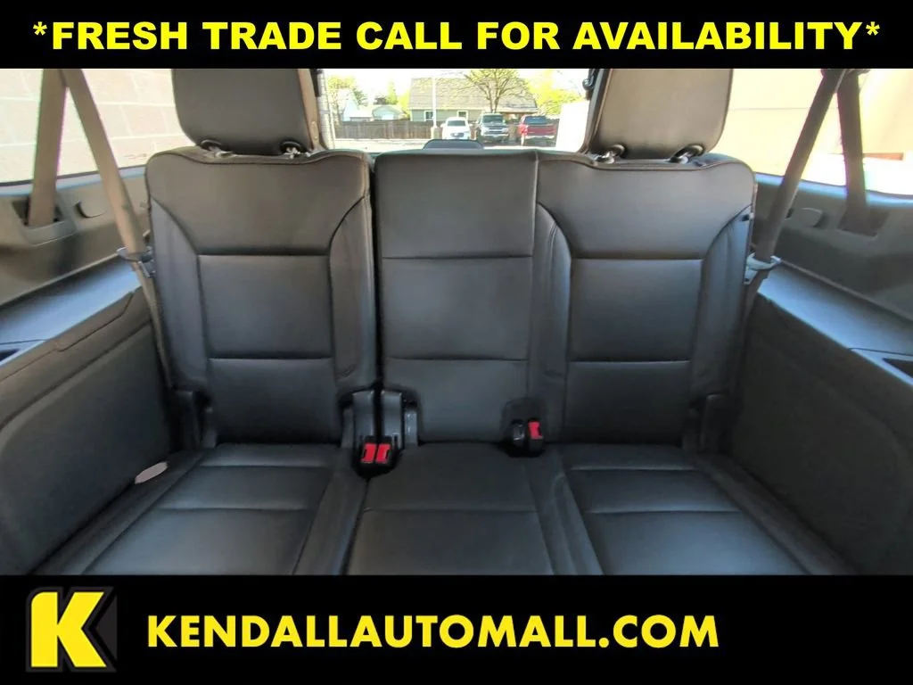 Used 2021 Iridescent Pearl Tricoat Chevrolet High Country image 16