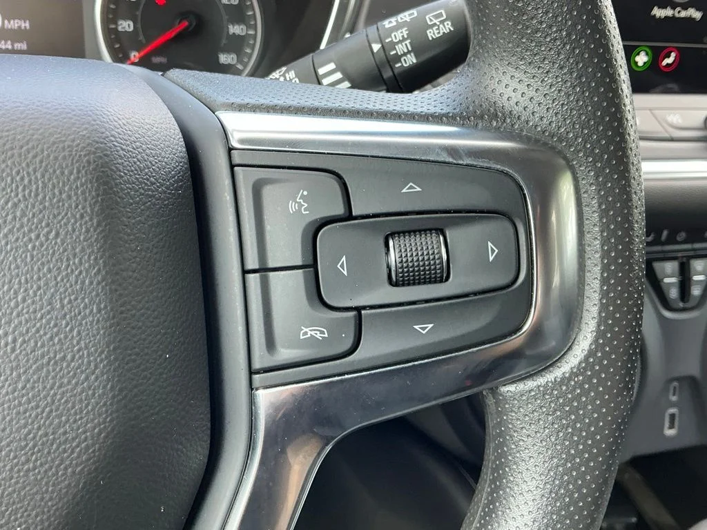 Used 2025 White Chevrolet LT image 32