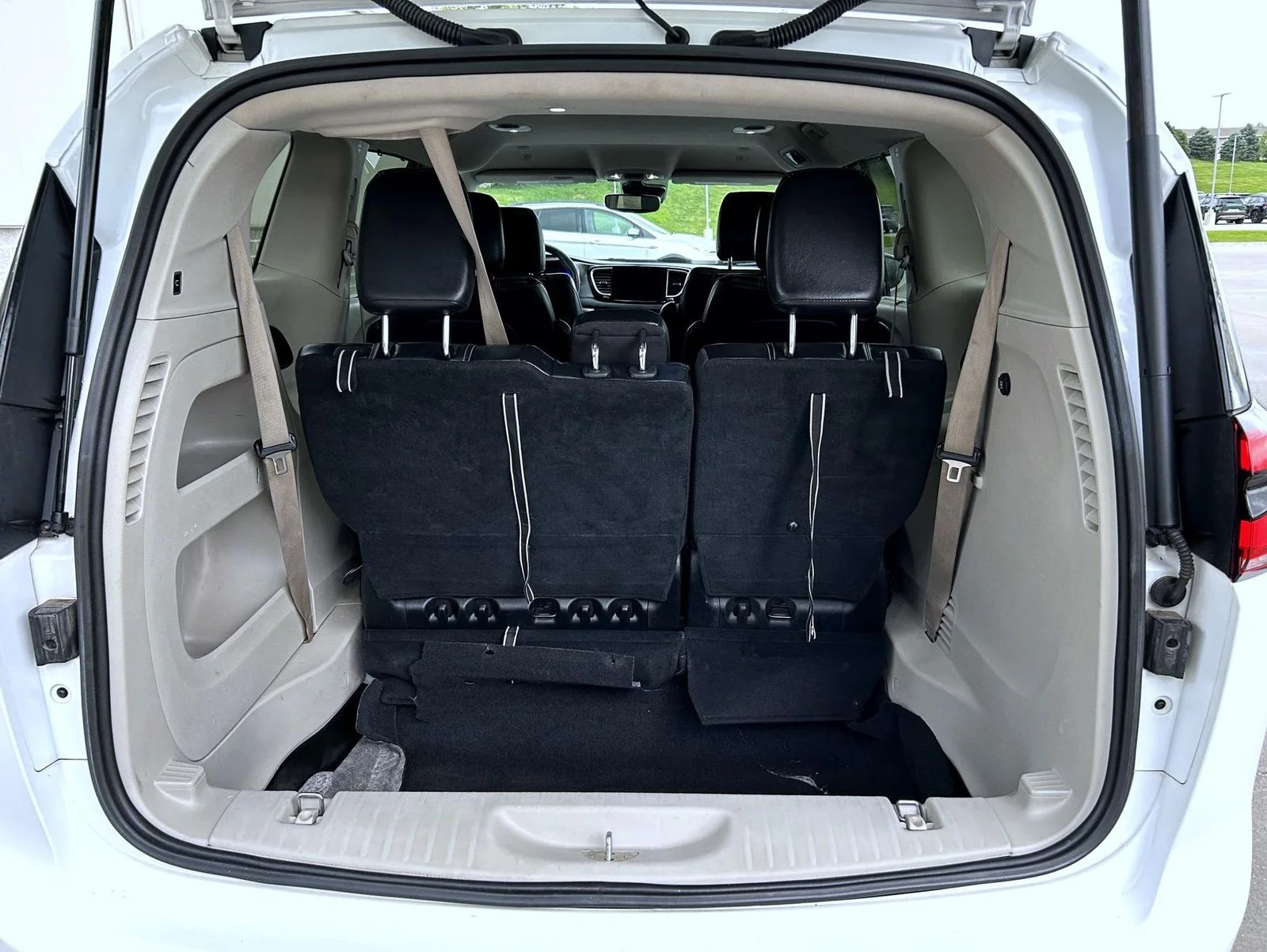 Used 2022 White Chrysler Touring L image 21