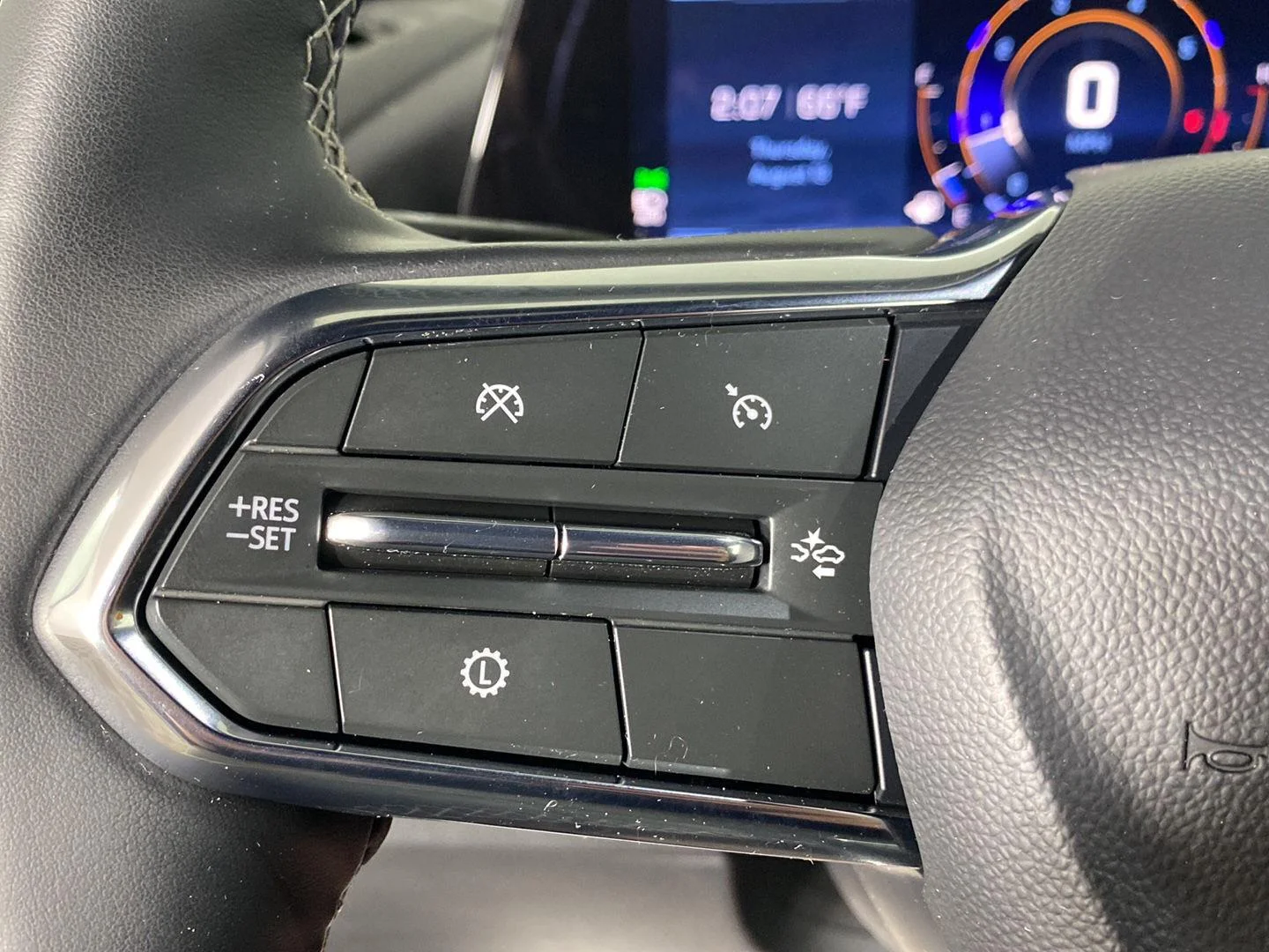 Used 2025 Summit White Chevrolet LT image 21