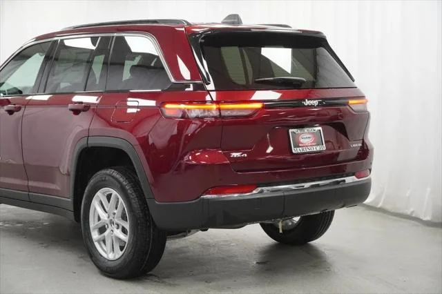 New 2026 Velvet Red Pearl-Coat Exterior Paint Jeep Laredo X image 12