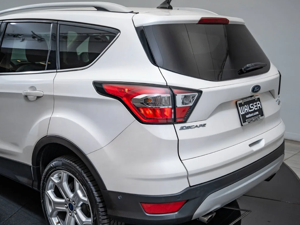 Used 2018 White Platinum Clearcoat Metallic Ford Titanium image 18