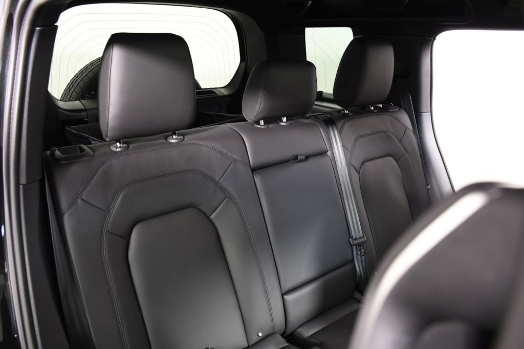 New 2026 Santorini Blk Land Rover X-Dynamic SE image 23
