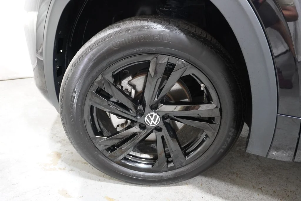 Certified Used 2025 Black Volkswagen 2.0T SEL R-Line Black image 17