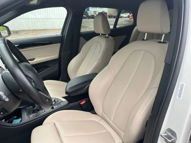 Used 2021 White BMW xDrive28i image 12