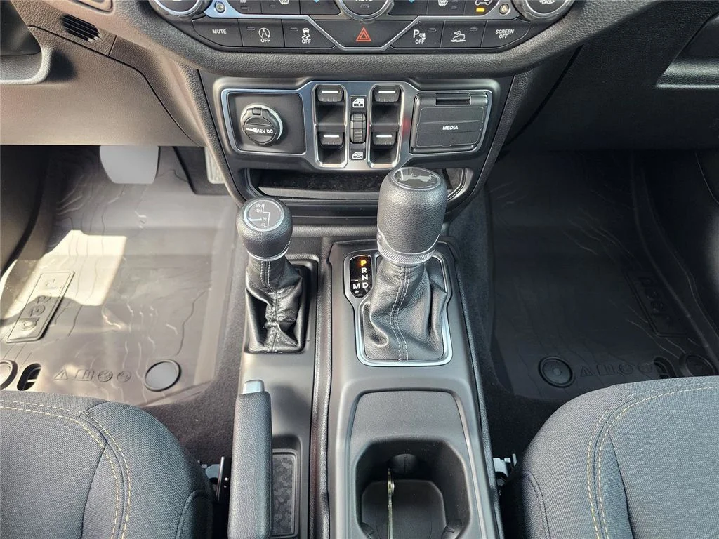 New 2026 Tuscadero Pearlcoat Jeep Sport S image 26