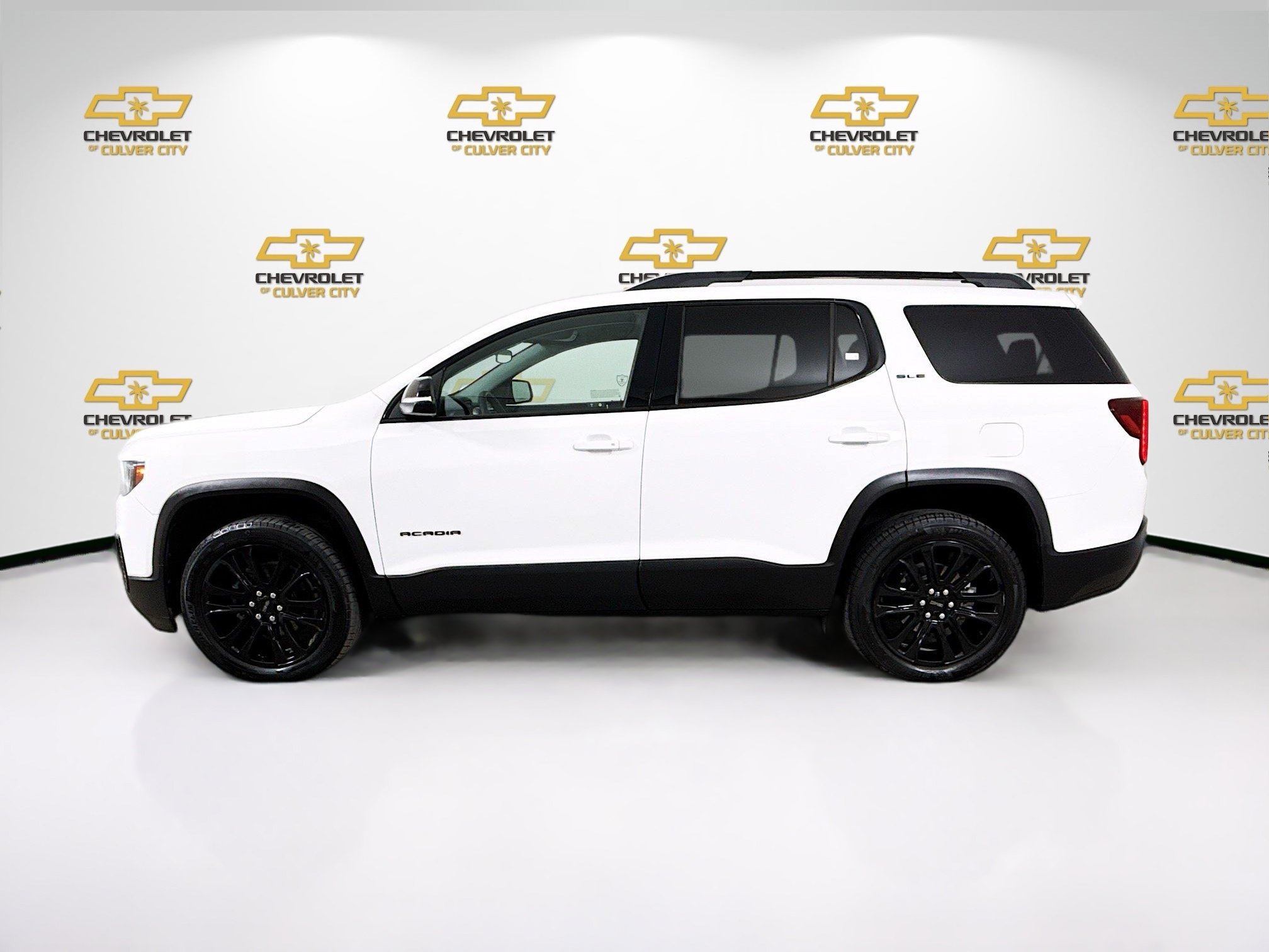 Used 2023 Summit White GMC SLE image 5
