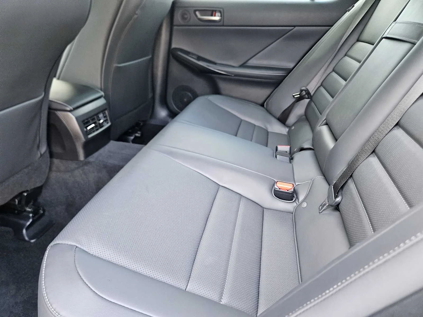 Certified Used 2024 IRIDIUM Lexus F SPORT image 22