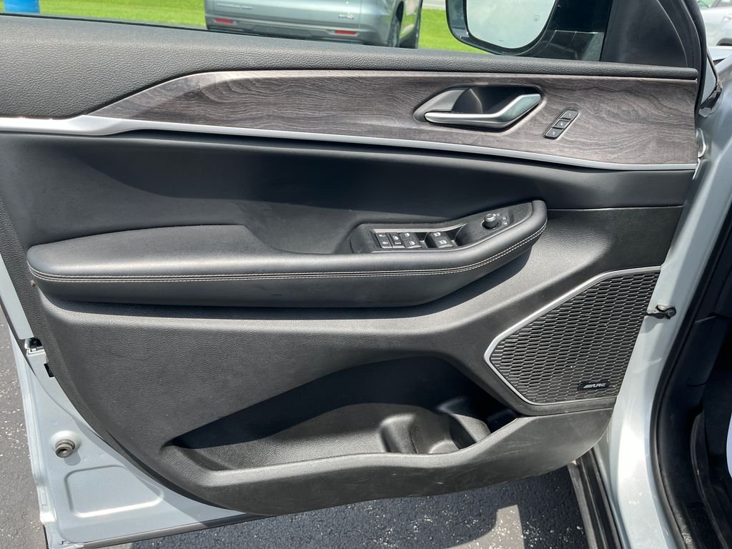 Used 2022 Silver Jeep 4xe image 11