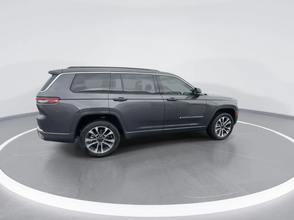 Used 2025 Gray Jeep Overland image 8